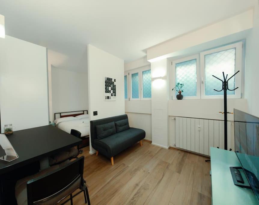 Carlo Apartment - 15 Min From Duomo Milano Esterno foto